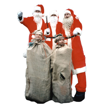 Weihnachtsmänner und Rentiere im Kostüm.