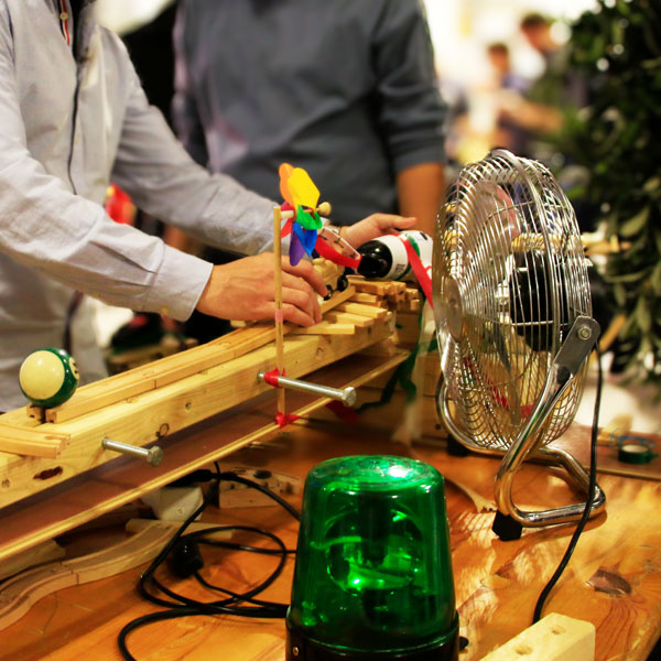 Spieltisch auf einem Teamevent Impulsreaktion.