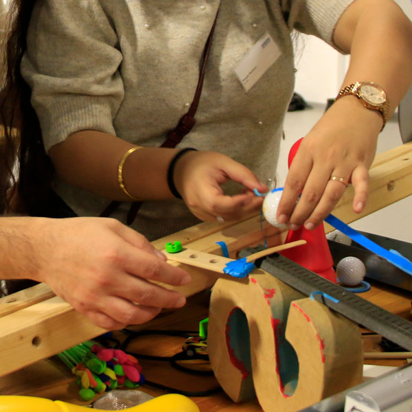 Zusammenarbeit auf eine Teamevent Impulsreaktin.