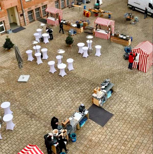 Weihnachtsmarkt auf dem Firmengelände.