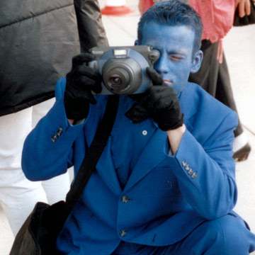 Blauer Colourman fotografiert.