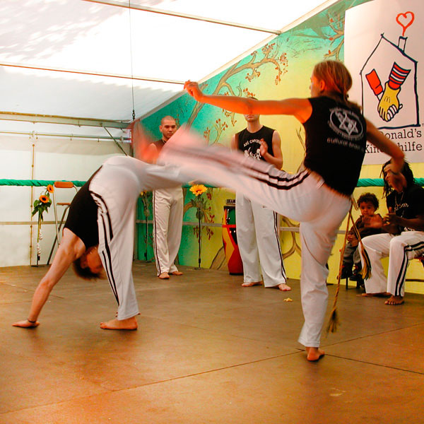 Capoeira Showtanz Bühneperformance.